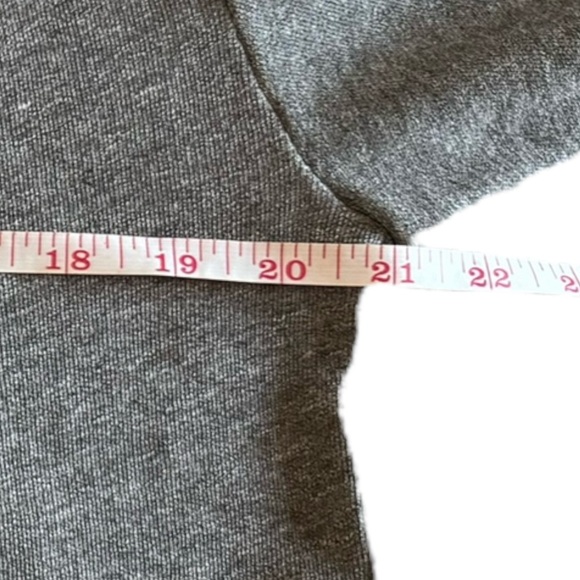 J. Crew Grey Sweater Pleated Ruffle Hem Navy Blue Women’s Size Large - Picture 9 of 11